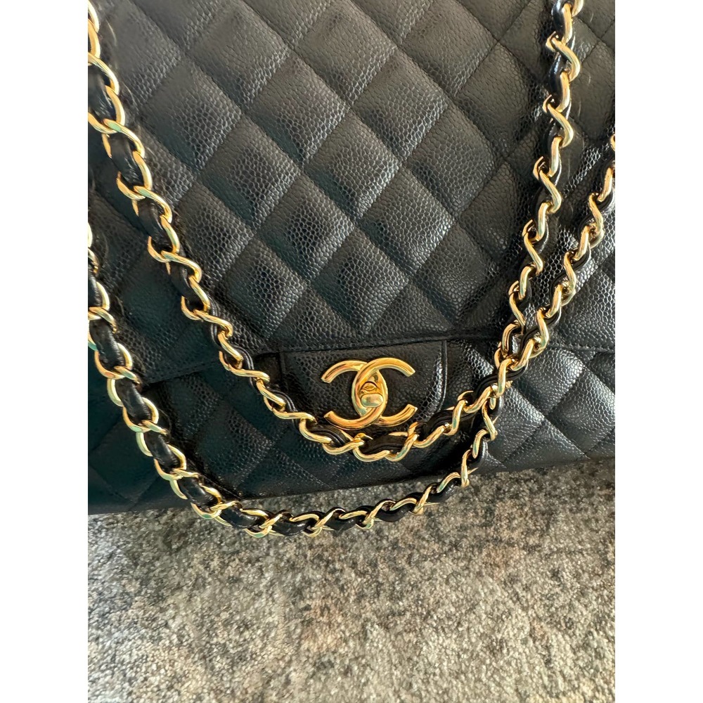 Chanel caviar Maxi double flap